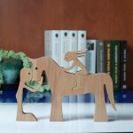 NŐI ÉS FÉRFI ALAK LÓVAL