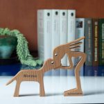 Lány kutyával fafigura kutyás ajándék